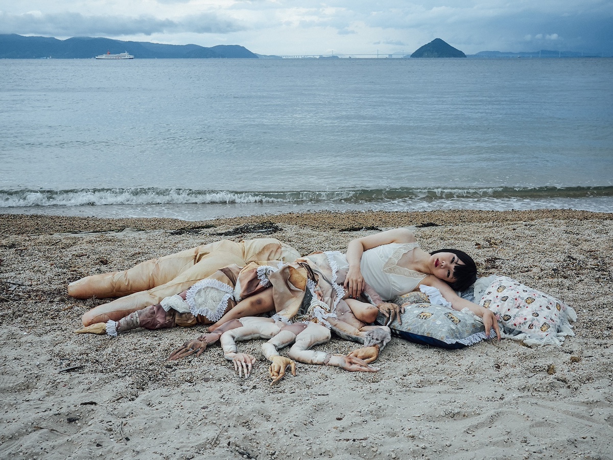 片山真理《bystander #014》2016年タグチアートコレクション蔵　©︎Mari Katayama